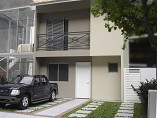 frente da casa com carro